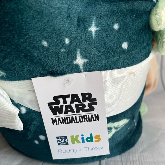 Star Wars The Mandalorian Baby Yoda Plush Toy and Throw - Picture 5 of 6